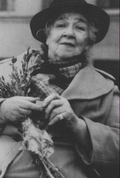 Иллюстрация к книге — Фаина Раневская [_32.jpg]