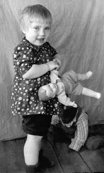 Иллюстрация к книге — Инна Чурикова. Судьба и тема [i_002.jpg]