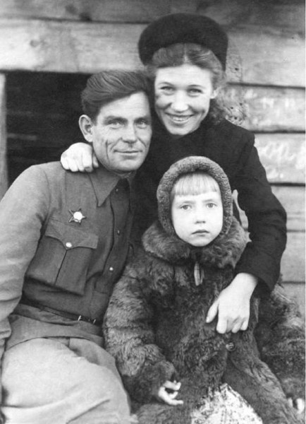 Иллюстрация к книге — Инна Чурикова. Судьба и тема [i_005.jpg]