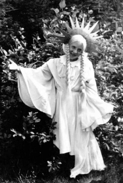 Иллюстрация к книге — Инна Чурикова. Судьба и тема [i_009.jpg]