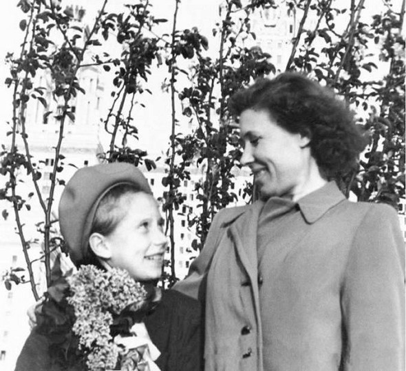 Иллюстрация к книге — Инна Чурикова. Судьба и тема [i_010.jpg]