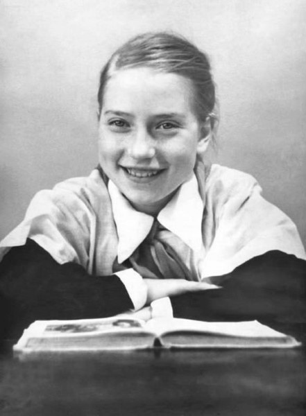 Иллюстрация к книге — Инна Чурикова. Судьба и тема [i_011.jpg]