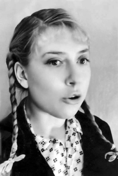 Иллюстрация к книге — Инна Чурикова. Судьба и тема [i_012.jpg]