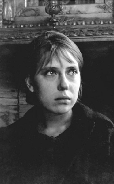 Иллюстрация к книге — Инна Чурикова. Судьба и тема [i_019.jpg]