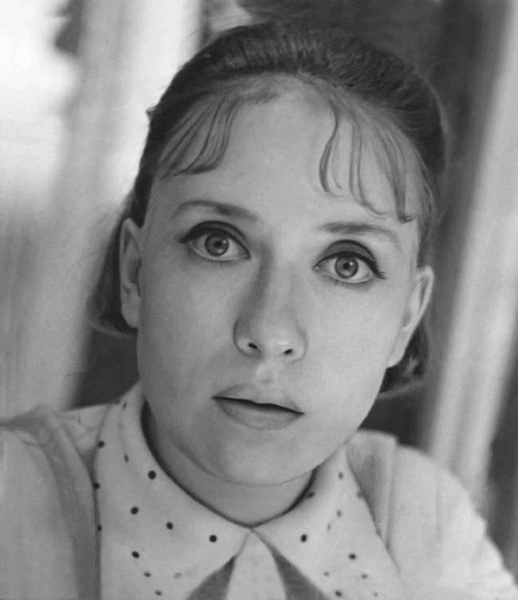 Иллюстрация к книге — Инна Чурикова. Судьба и тема [i_027.jpg]