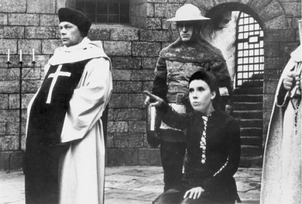 Иллюстрация к книге — Инна Чурикова. Судьба и тема [i_030.jpg]