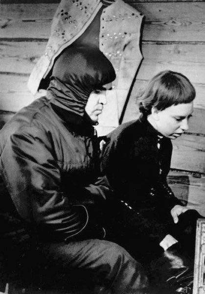 Иллюстрация к книге — Инна Чурикова. Судьба и тема [i_034.jpg]