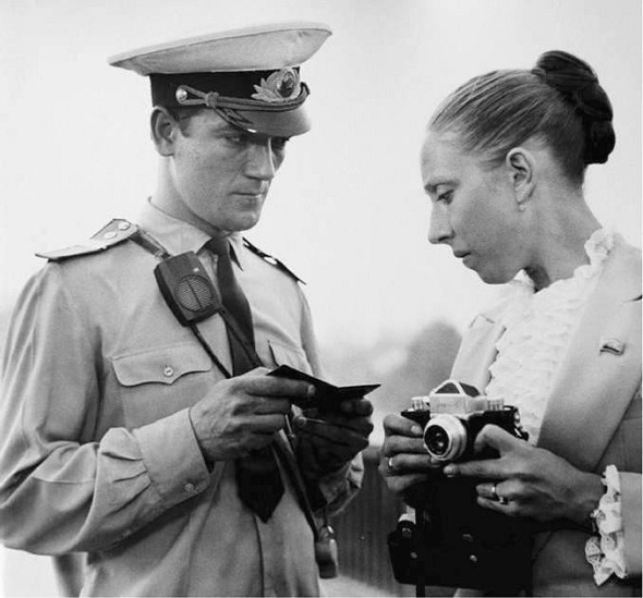 Иллюстрация к книге — Инна Чурикова. Судьба и тема [i_038.jpg]