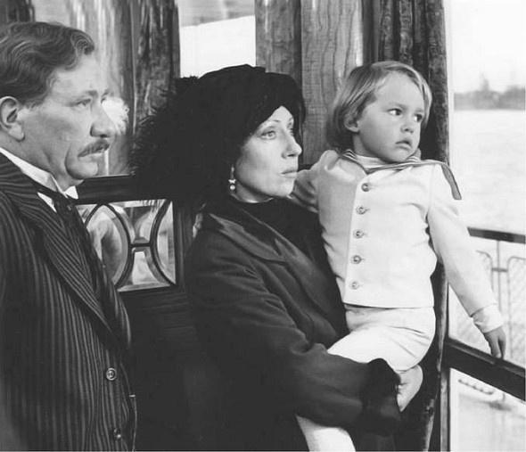 Иллюстрация к книге — Инна Чурикова. Судьба и тема [i_041.jpg]