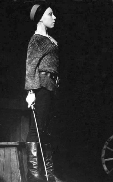 Иллюстрация к книге — Инна Чурикова. Судьба и тема [i_060.jpg]