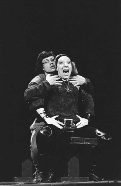 Иллюстрация к книге — Инна Чурикова. Судьба и тема [i_061.jpg]