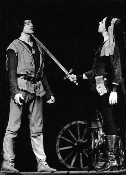 Иллюстрация к книге — Инна Чурикова. Судьба и тема [i_062.jpg]