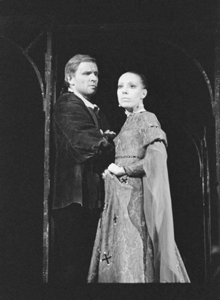 Иллюстрация к книге — Инна Чурикова. Судьба и тема [i_063.jpg]