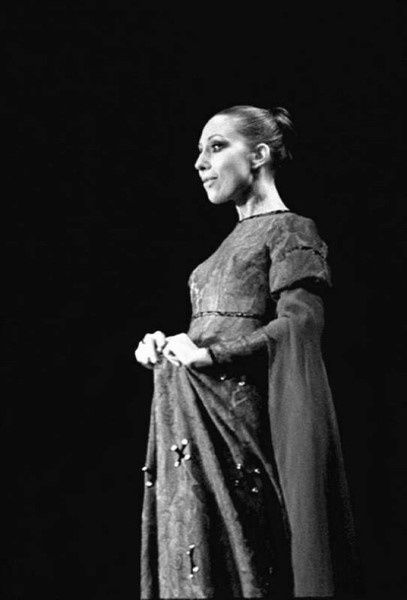 Иллюстрация к книге — Инна Чурикова. Судьба и тема [i_064.jpg]