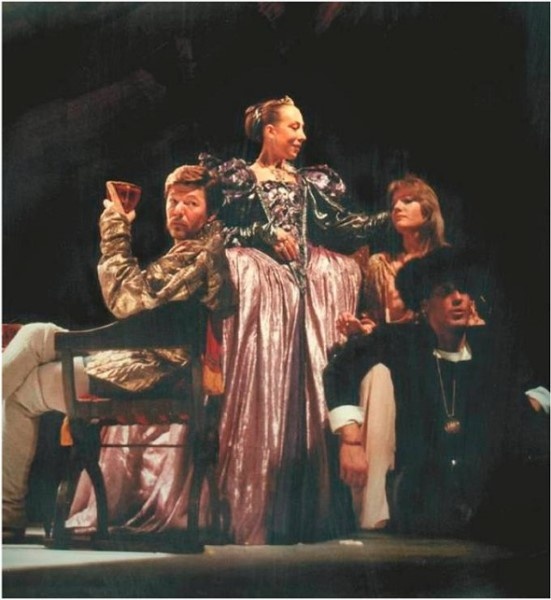 Иллюстрация к книге — Инна Чурикова. Судьба и тема [i_069.jpg]