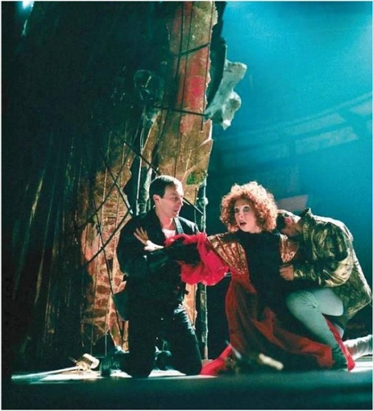 Иллюстрация к книге — Инна Чурикова. Судьба и тема [i_070.jpg]