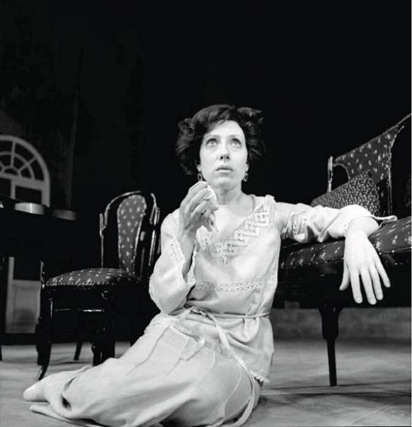 Иллюстрация к книге — Инна Чурикова. Судьба и тема [i_072.jpg]