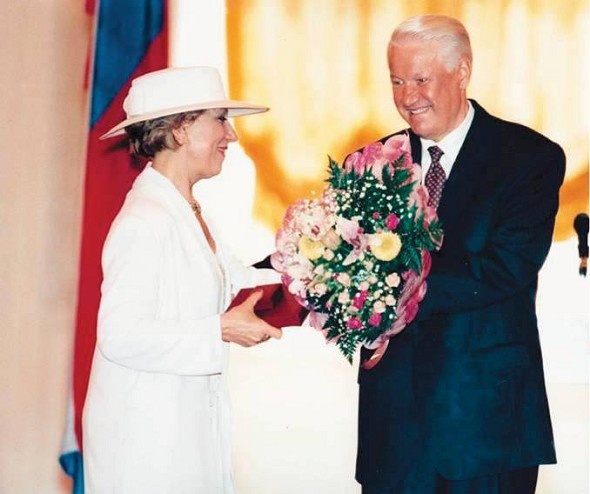 Иллюстрация к книге — Инна Чурикова. Судьба и тема [i_094.jpg]