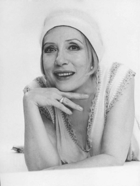 Иллюстрация к книге — Инна Чурикова. Судьба и тема [i_105.jpg]