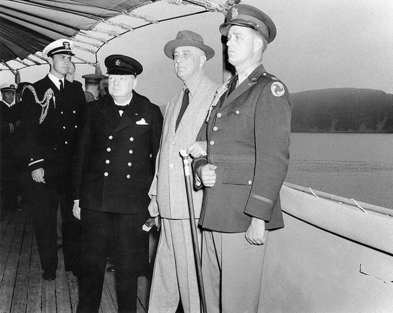 Иллюстрация к книге — Черчилль. Биография [i_045.jpg]