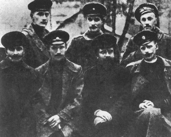 Иллюстрация к книге — Саша Черный. Печальный рыцарь смеха [i_036.jpg]