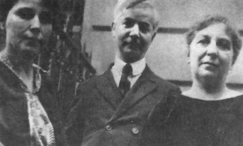 Иллюстрация к книге — Саша Черный. Печальный рыцарь смеха [i_046.jpg]