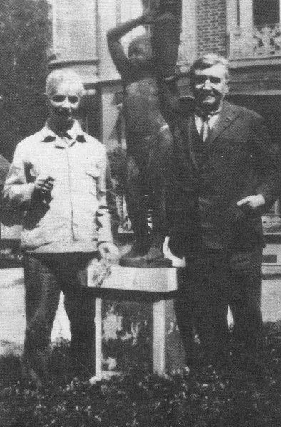 Иллюстрация к книге — Саша Черный. Печальный рыцарь смеха [i_047.jpg]