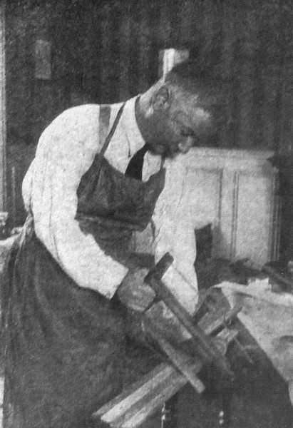 Иллюстрация к книге — Саша Черный. Печальный рыцарь смеха [i_050.jpg]