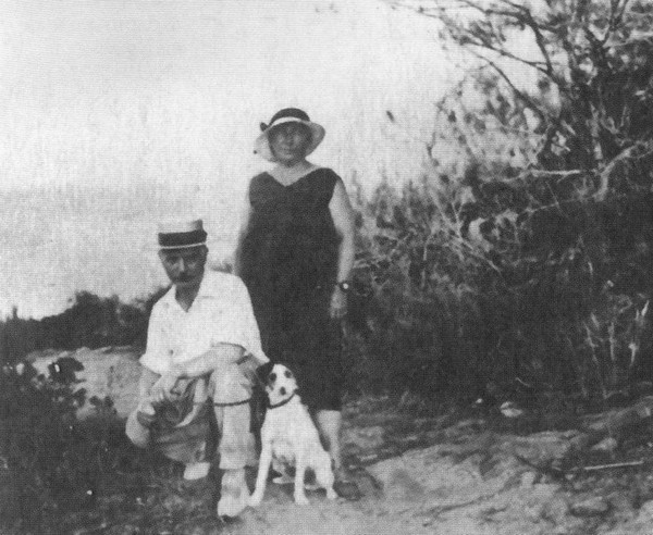 Иллюстрация к книге — Саша Черный. Печальный рыцарь смеха [i_061.jpg]