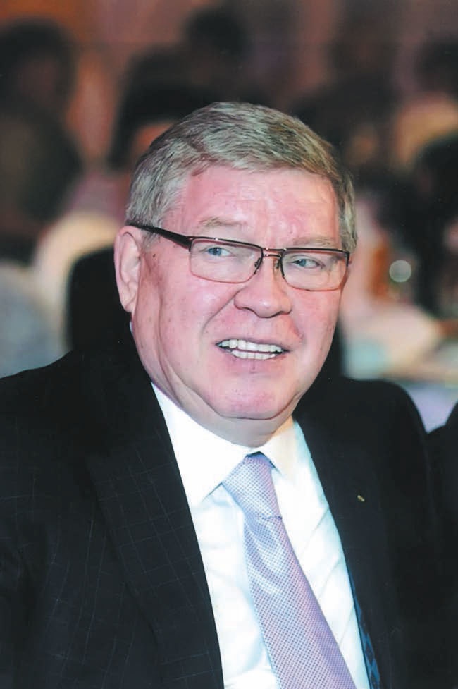 Иллюстрация к книге — Групповая гонка. Записки генерала КГБ [i_001.jpg]