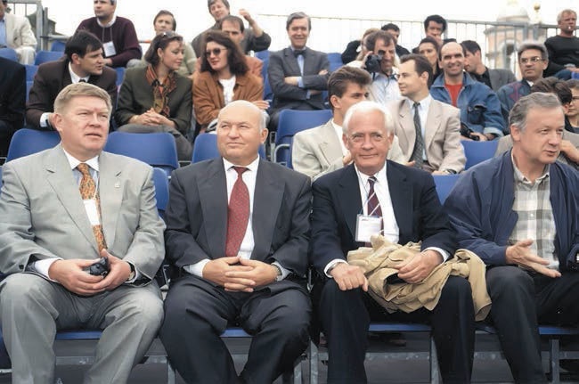 Иллюстрация к книге — Групповая гонка. Записки генерала КГБ [i_003.jpg]