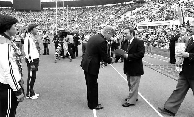 Иллюстрация к книге — Групповая гонка. Записки генерала КГБ [i_005.jpg]