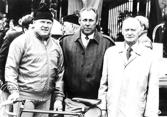 Иллюстрация к книге — Групповая гонка. Записки генерала КГБ [i_010.jpg]