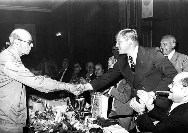 Иллюстрация к книге — Групповая гонка. Записки генерала КГБ [i_031.jpg]