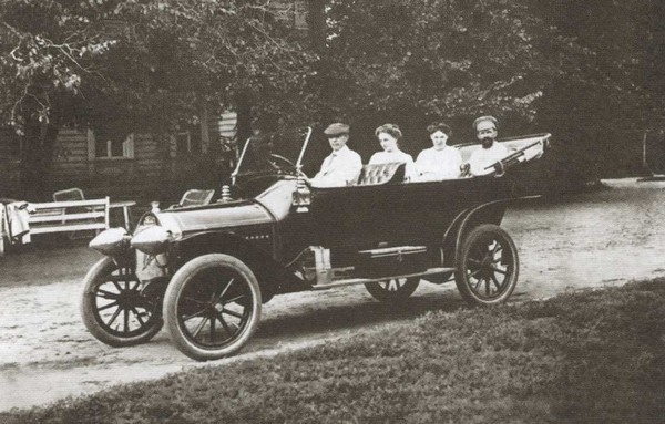 Иллюстрация к книге — Рахманинов [i_044.jpg]