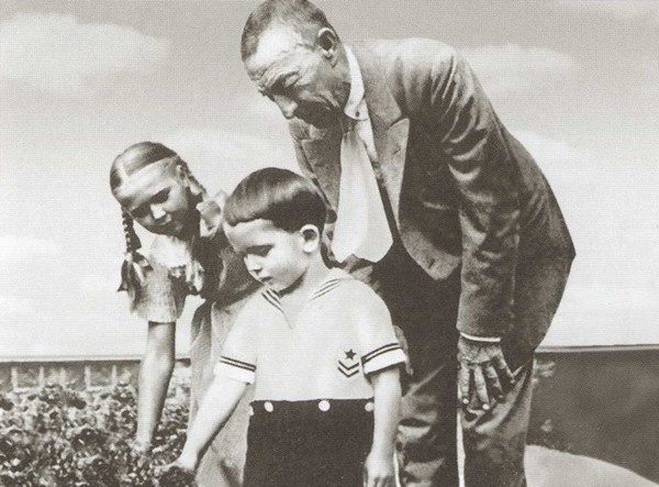 Иллюстрация к книге — Рахманинов [i_056.jpg]