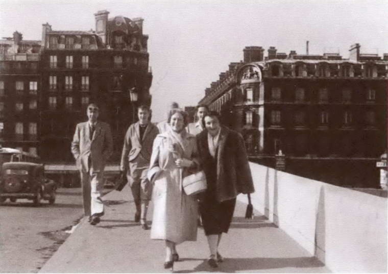 Иллюстрация к книге — Любовь Орлова [i_047.jpg]