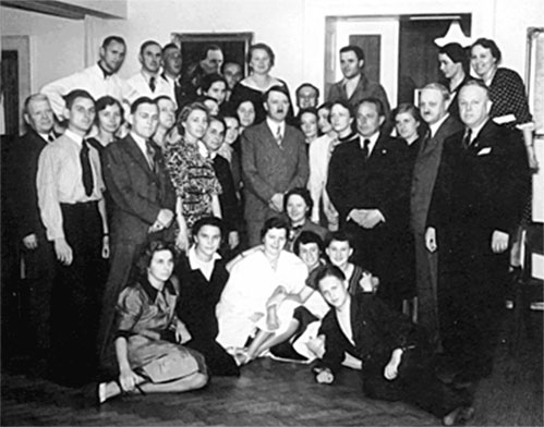 Иллюстрация к книге — Женщина фюрера, или Как Ева Браун погубила Третий рейх [i_011.jpg]