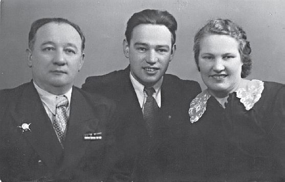 Иллюстрация к книге — Космонавт №34. От лучины до пришельцев [i_002.jpg]