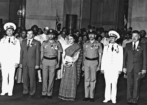 Иллюстрация к книге — Космонавт №34. От лучины до пришельцев [i_032.jpg]