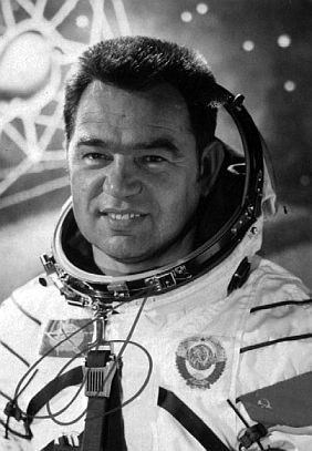 Иллюстрация к книге — Космонавт №34. От лучины до пришельцев [i_037.jpg]