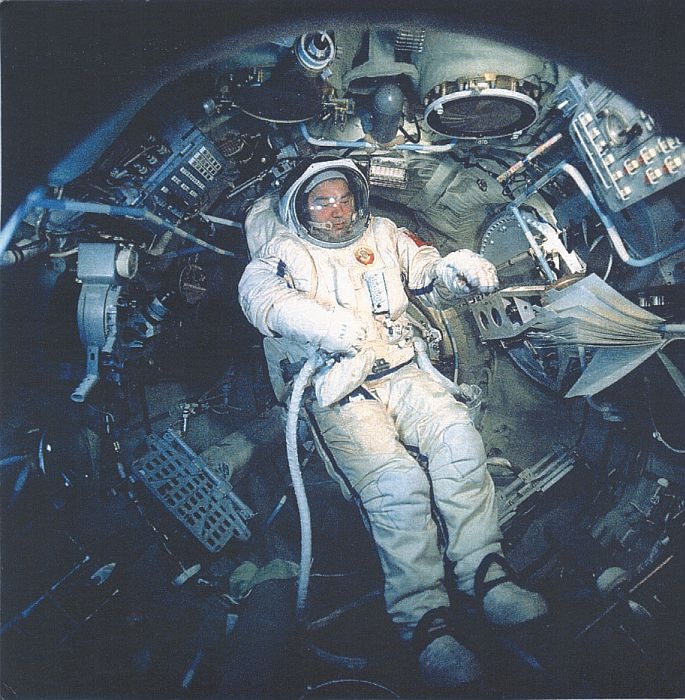 Иллюстрация к книге — Космонавт №34. От лучины до пришельцев [i_044.jpg]