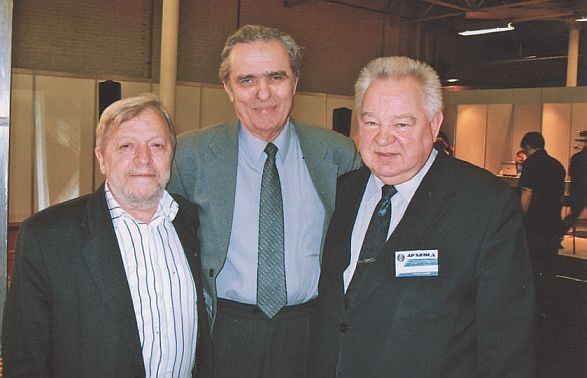 Иллюстрация к книге — Космонавт №34. От лучины до пришельцев [i_063.jpg]