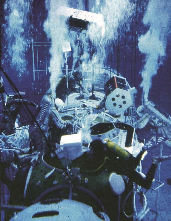 Иллюстрация к книге — Космонавт №34. От лучины до пришельцев [i_068.jpg]