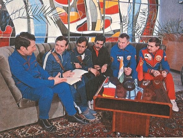 Иллюстрация к книге — Космонавт №34. От лучины до пришельцев [i_075.jpg]