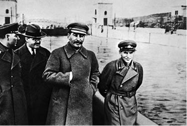 Иллюстрация к книге — Сталин и Берия. Секретные архивы Кремля. Оболганные герои или исчадия ада? [_27.jpg]