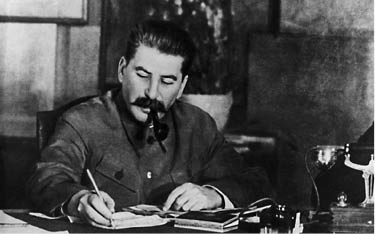 Иллюстрация к книге — Сталин и Берия. Секретные архивы Кремля. Оболганные герои или исчадия ада? [_34.jpg]