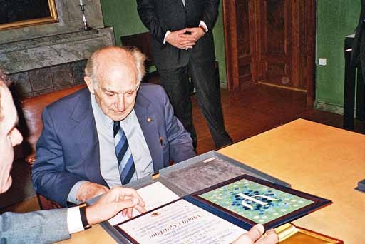 Иллюстрация к книге — Виталий Гинзбург, Игорь Тамм [i_035.jpg]