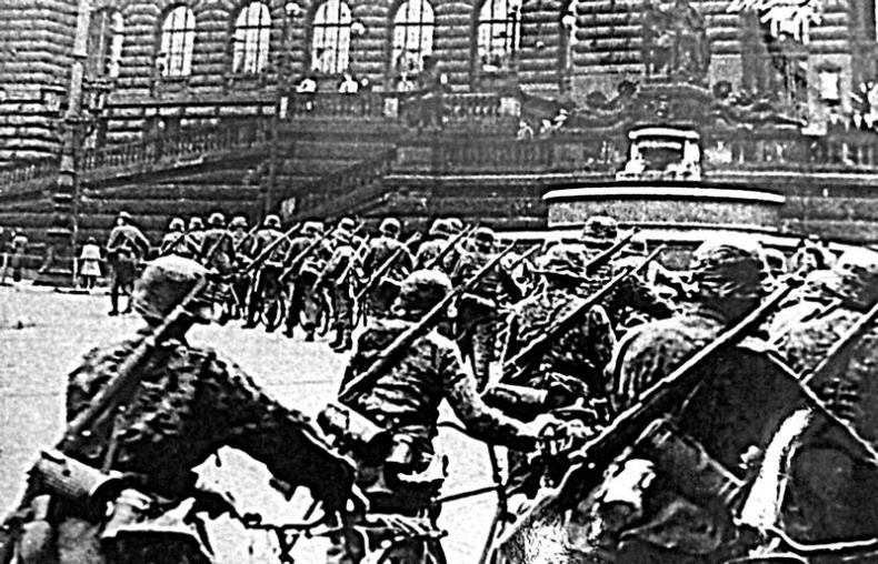 Иллюстрация к книге — Последний бой. Кто освободил Прагу? [i_002.jpg]