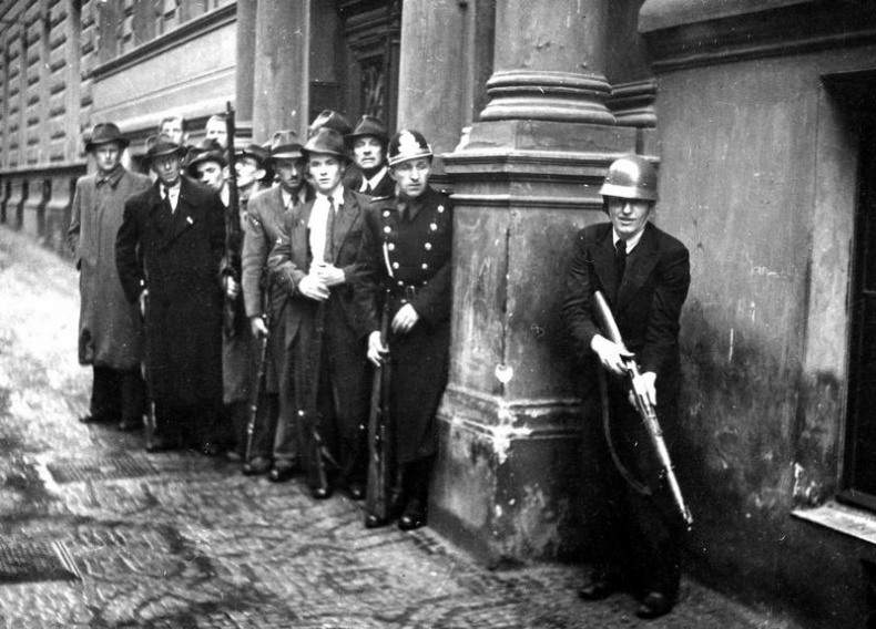 Иллюстрация к книге — Последний бой. Кто освободил Прагу? [i_004.jpg]